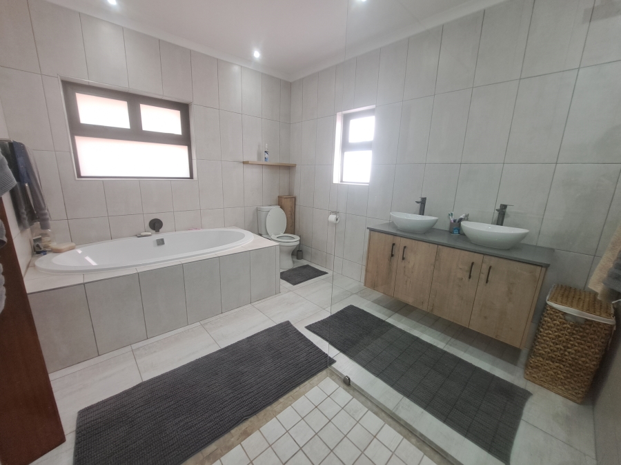 3 Bedroom Property for Sale in Vredenburg Western Cape